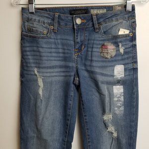 Aeropostale NWT Jeans Size 2 | Inseam=28" | Distressed